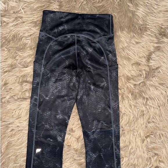 New Fabletics Cold Weather High Waisted Pocket Legging Reptilia size M - Picture 8 of 8